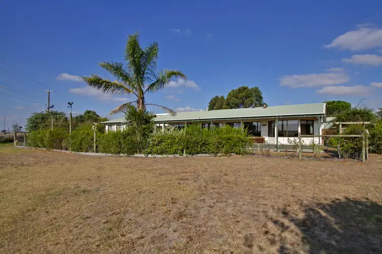 14 Campbell St, Maffra VIC 3860