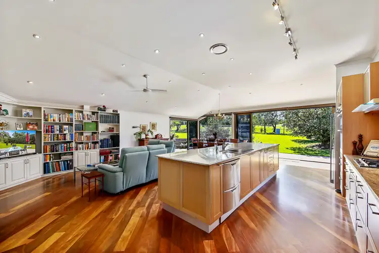 112 Karawatha Dr, Mountain Creek QLD 4557