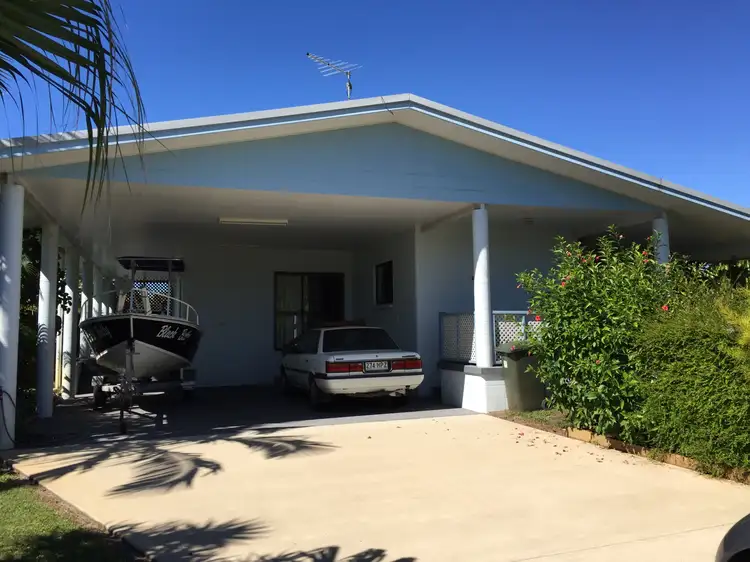 2 Casuarina Street, Tully Heads QLD 4854