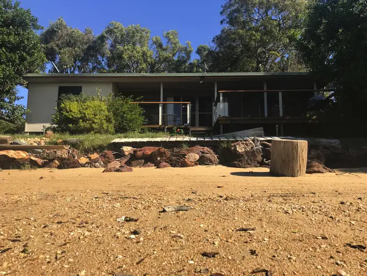 20 Koonwarra Pde, Macleay Island QLD 4184
