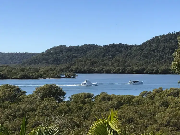 19 Aquamarine Ave, Russell Island QLD 4184
