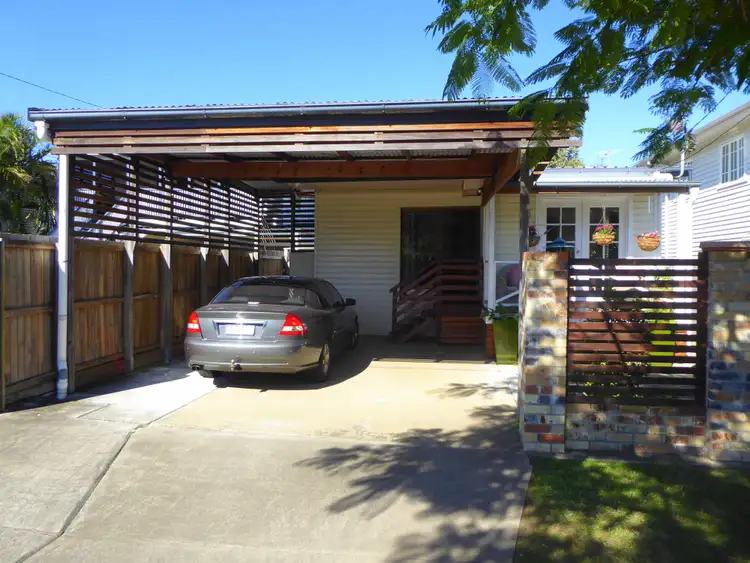 33 Bell St, Woody Point QLD 4019