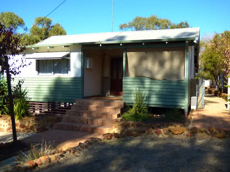4 Whitechapel St, Toodyay WA 6566