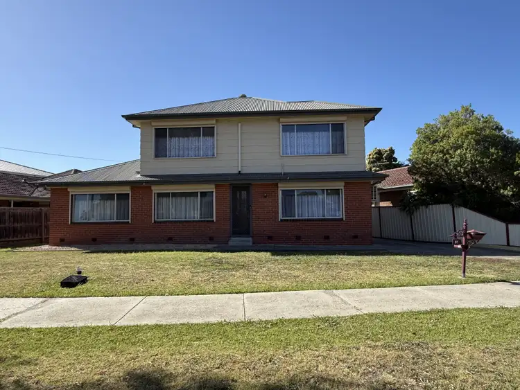 81 Ridge Dr, Avondale Heights VIC 3034