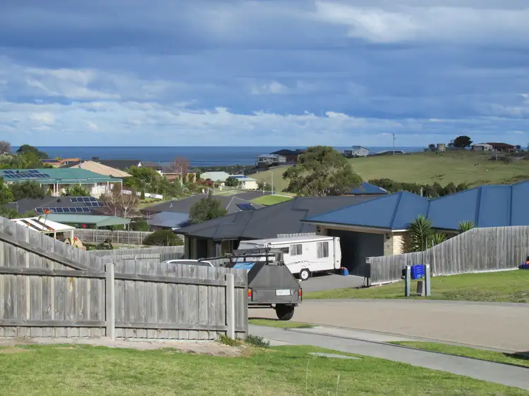16 Westbury Way, Lakes Entrance VIC 3909
