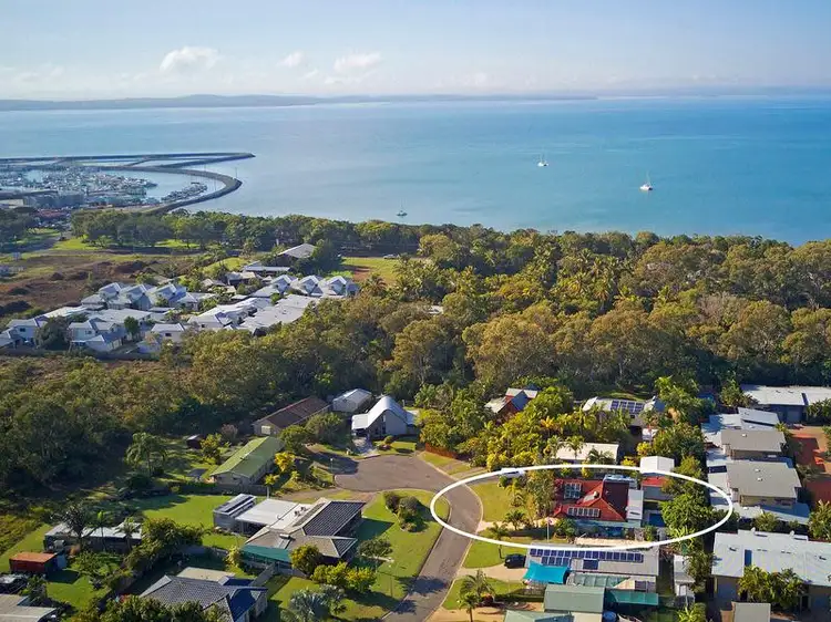 9 Jennylee Close, Urangan QLD 4655