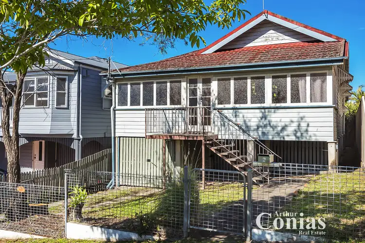 8 Seventh Ave, Windsor QLD 4030