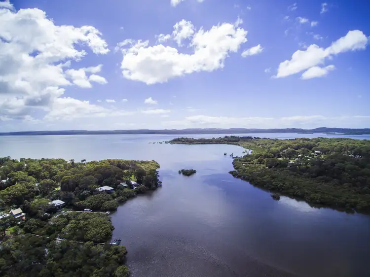 22 Cotton Tree Ave, Macleay Island QLD 4184