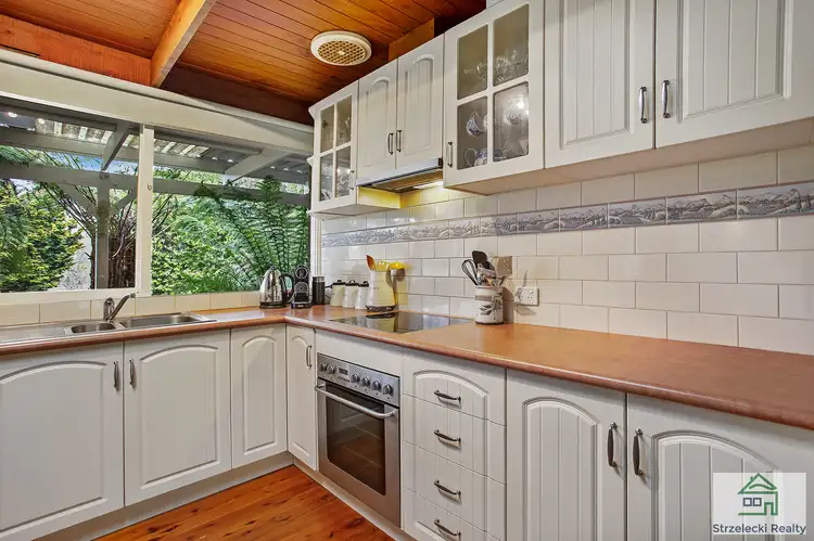Second view of Homely house listing, 8 St Gwinear Ct, Rawson VIC 3825