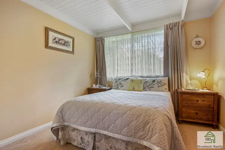 Seventh view of Homely house listing, 8 St Gwinear Ct, Rawson VIC 3825