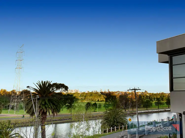 Second view of Homely house listing, 5 Hillside Crescent, Maribyrnong VIC 3032