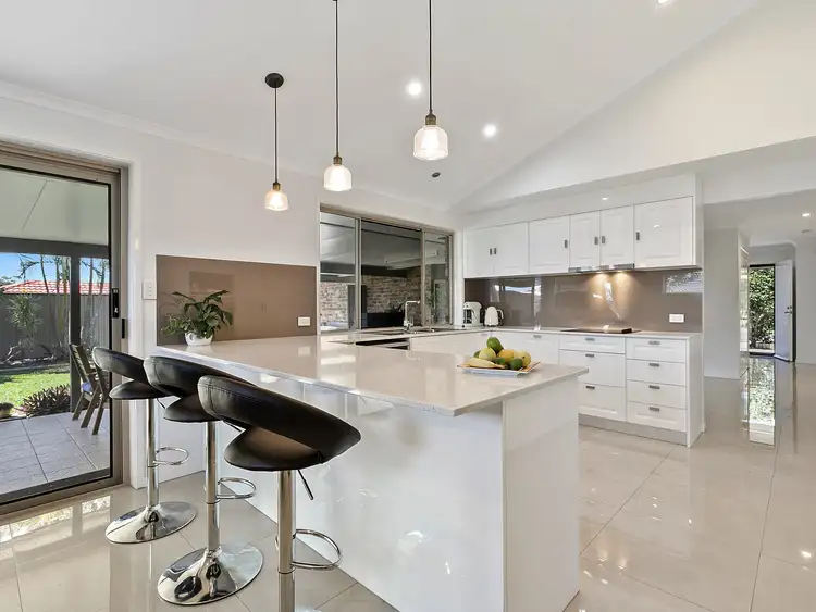 5 Sheringham Place, Tingalpa QLD 4173