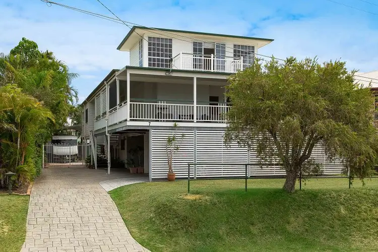 7 Fourth Avenue, Scarborough QLD 4020