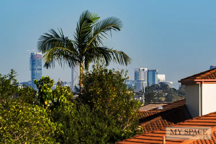 Unit 2/150 Meadowlands Rd, Carina QLD 4152