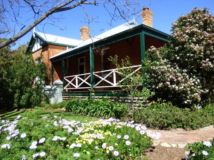 6 Rosedale St, Toodyay WA 6566