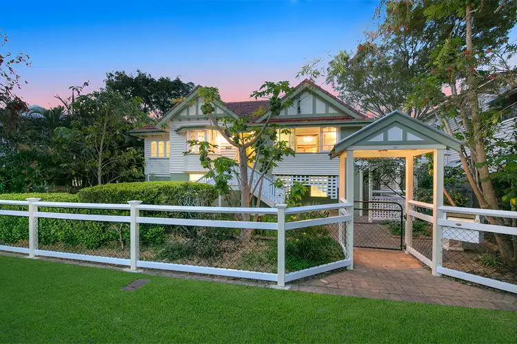 19 Weinholt St, Sherwood QLD 4075