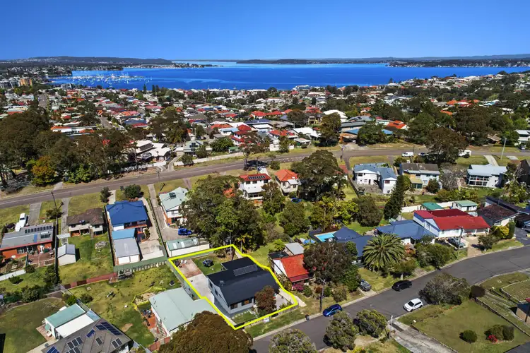 24 Kananook Cres, Belmont North NSW 2280