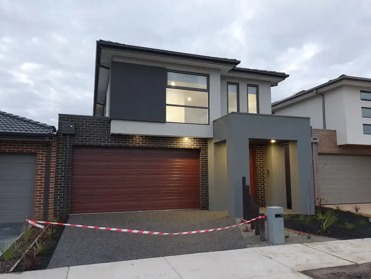 16 Mabillon Way, Clyde North VIC 3978