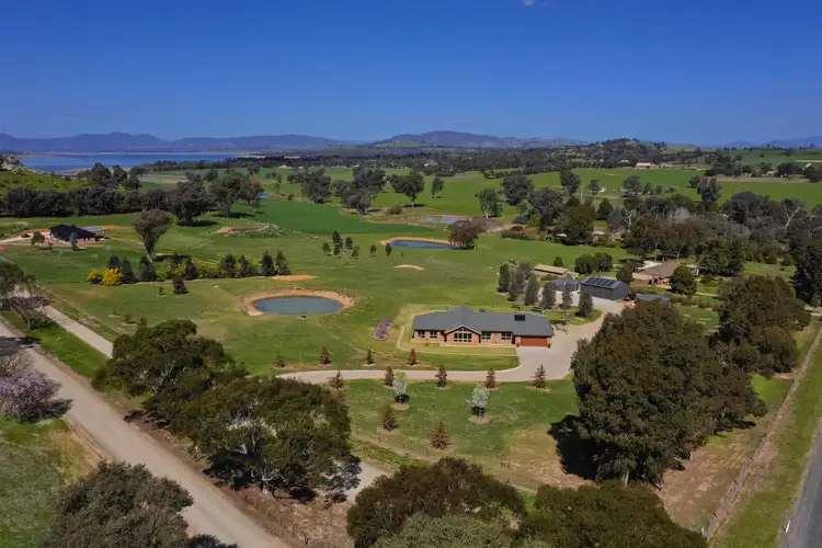 8 Esler Lane, Table Top NSW 2640