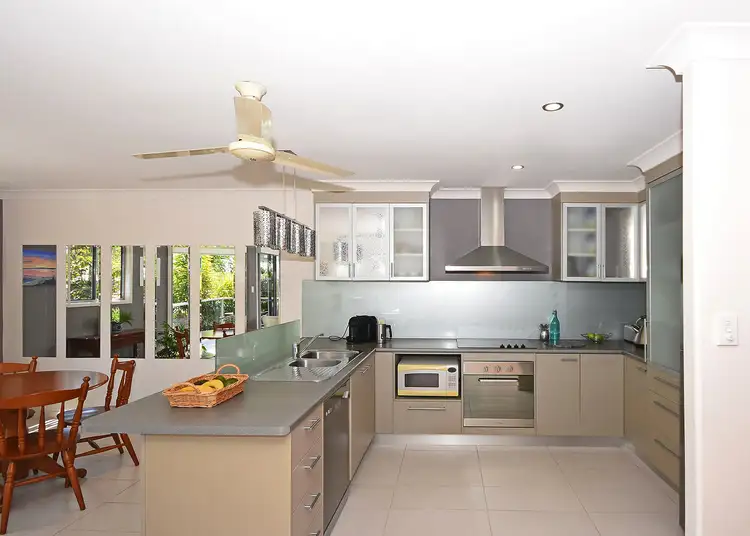 Seventh view of Homely unit listing, Unit 6/194 Cypress St, Urangan QLD 4655