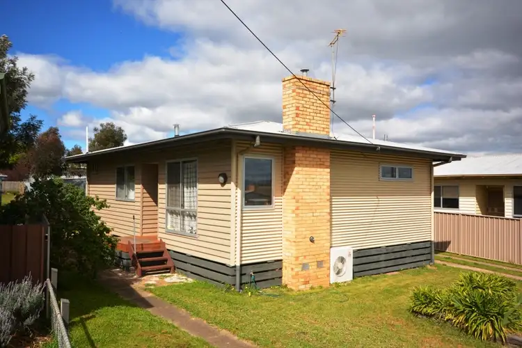 8 Oliver Ave, Stawell VIC 3380