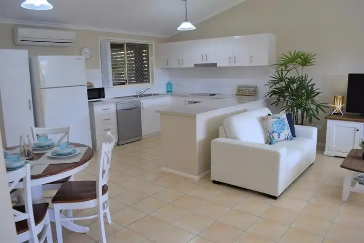 15 Ocean St, Burnett Heads QLD 4670