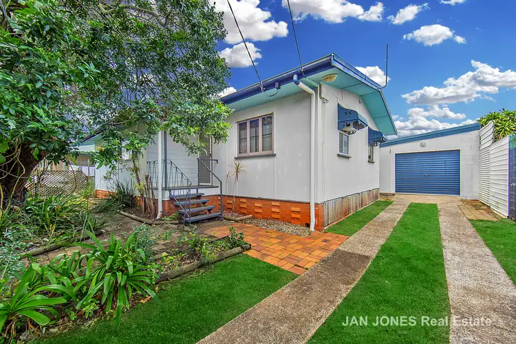25 Wharf St, Woody Point QLD 4019