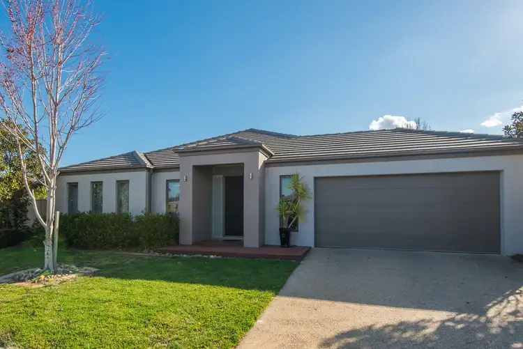 8 Brambuck Avenue, Kialla VIC 3631
