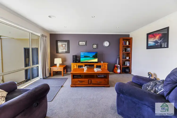 Fifth view of Homely house listing, 8 Ferguson Pl, Trafalgar VIC 3824