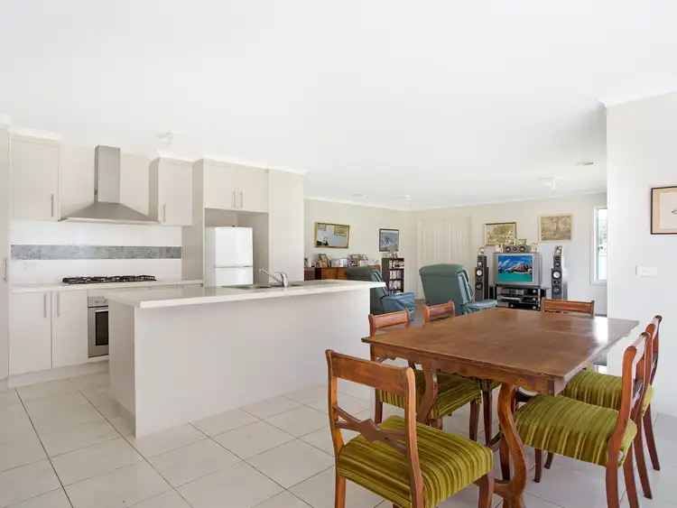 Sixth view of Homely house listing, 8 Rosea Ct, Ascot VIC 3551