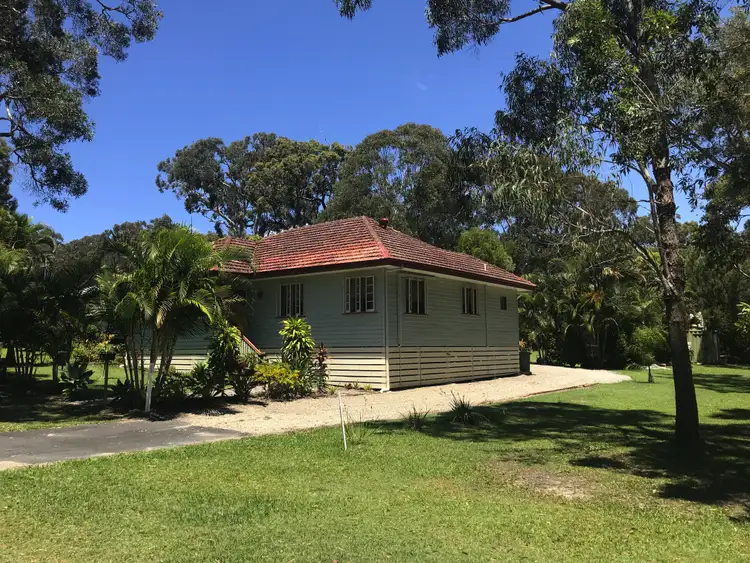 6 Benowa St, Macleay Island QLD 4184