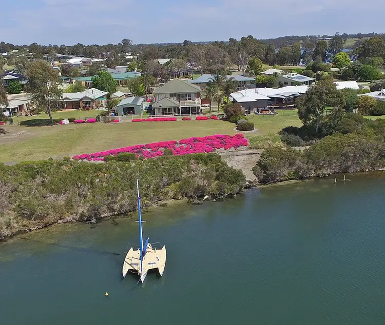 15 Lake Cove Ct, Newlands Arm VIC 3875