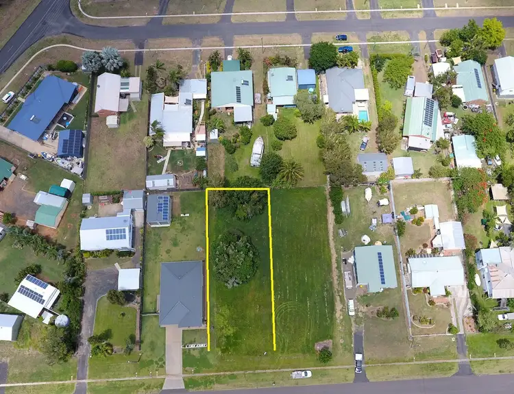 8 Doctor St, Burnett Heads QLD 4670