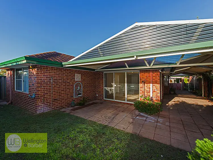 11 BEARD Place, Queens Park WA 6107