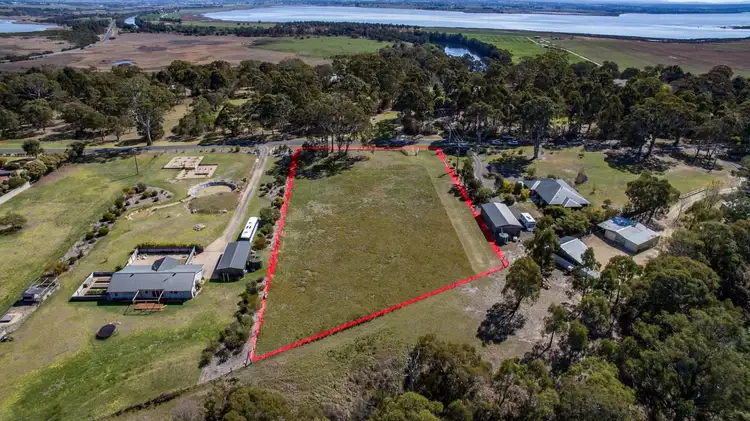 80 Mathiesons Rd, Eagle Point VIC 3878