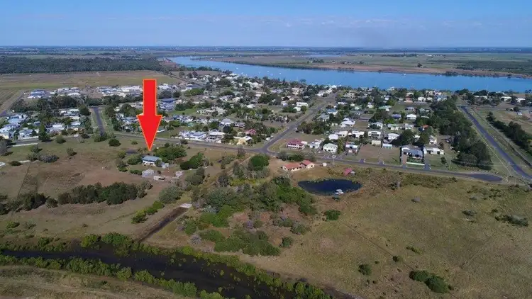 35 Moffatt St, Burnett Heads QLD 4670