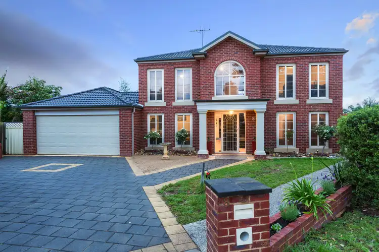 8 Glenbrook Gdns, Brookfield VIC 3338