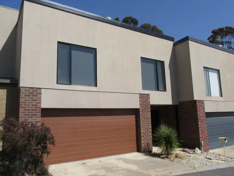 3/4 Dellbridge Street, Golden Square VIC 3555