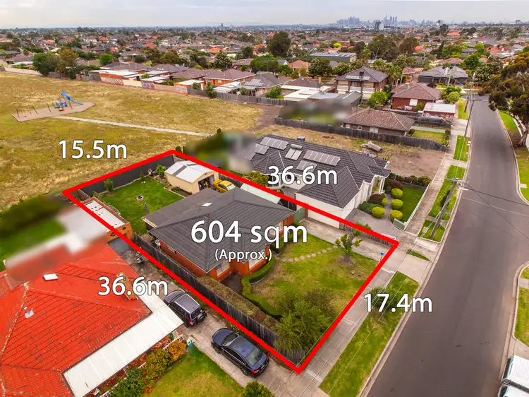 10 The Crossway South, Avondale Heights VIC 3034
