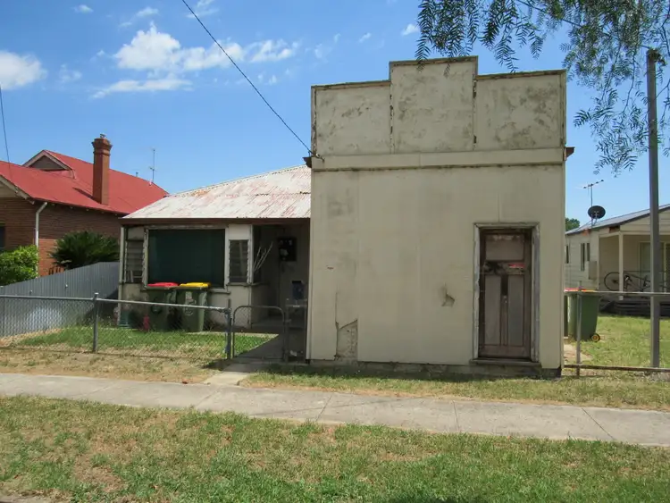 6 Henty St, Culcairn NSW 2660