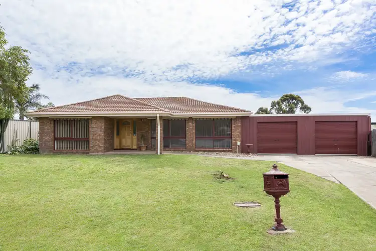 4 Heatherglade Pl, Melton West VIC 3337