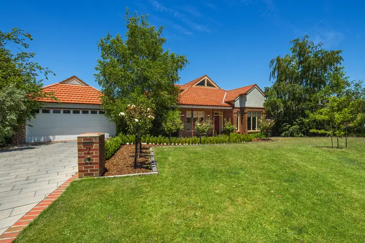 7 Mirella Ct, Gisborne VIC 3437