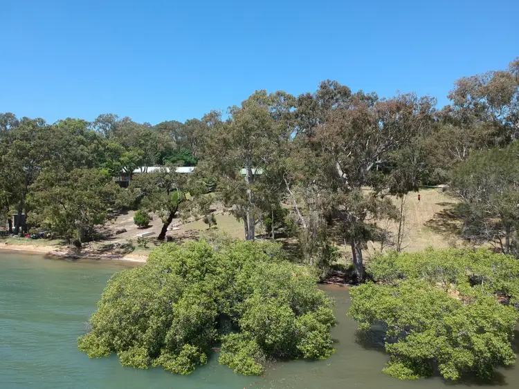 16-18 Weeroona Ave, Macleay Island QLD 4184