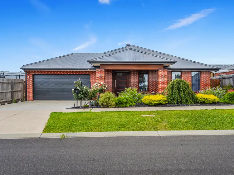 18 Gordon Bvd, Gisborne VIC 3437