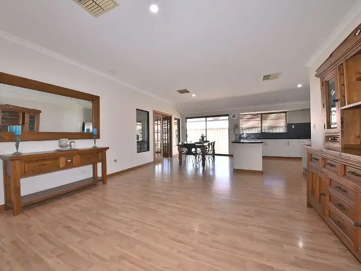 44 Allanbi Circle, Carramar WA 6031
