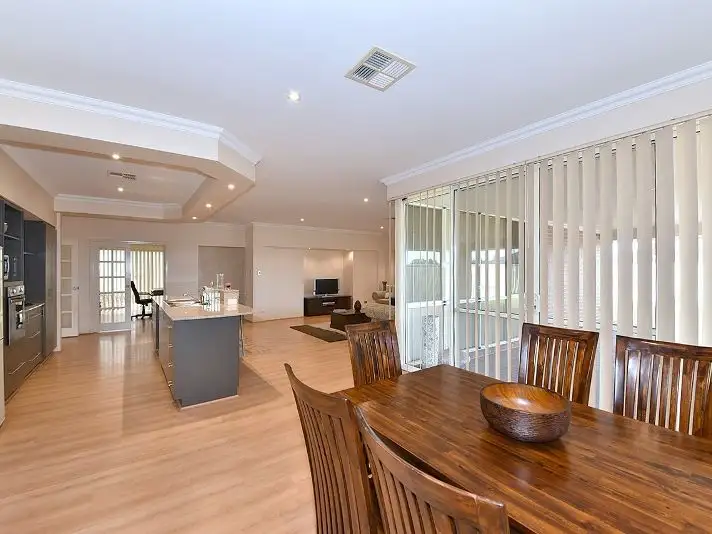 156 Golf Links Drive, Carramar WA 6031