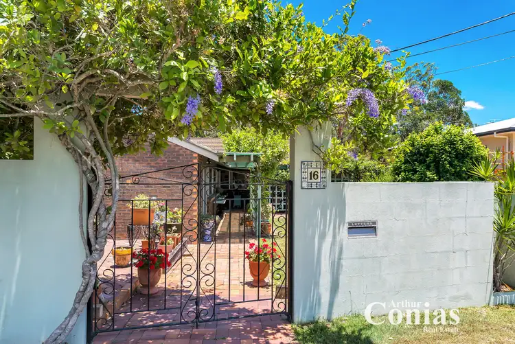 16 Couldrey St, Bardon QLD 4065