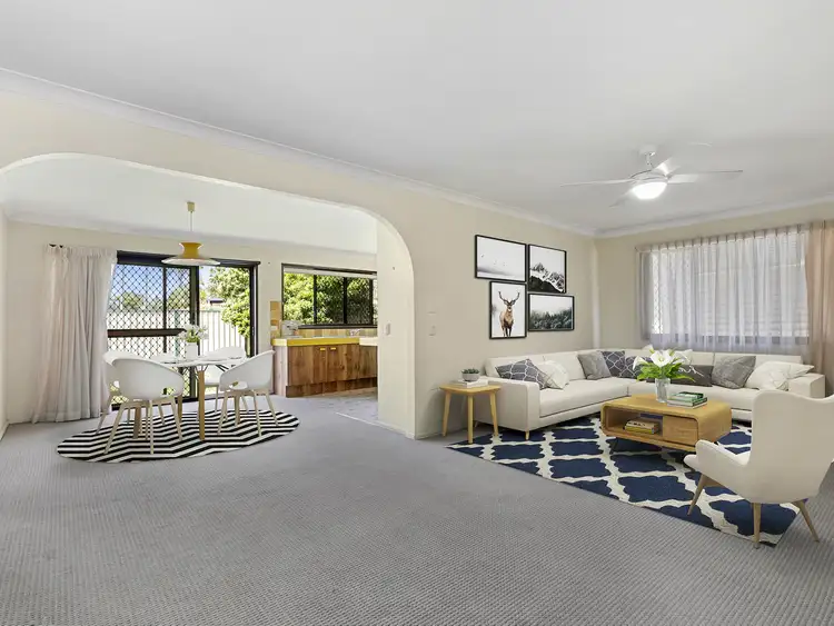 77 Meadowlands Rd, Carindale QLD 4152