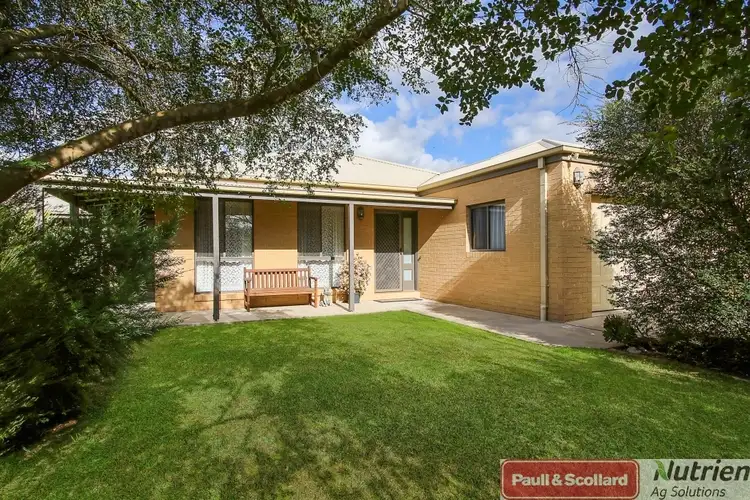 332 Honour Ave, Corowa NSW 2646
