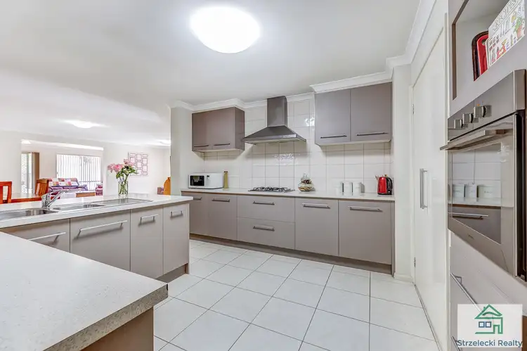 Second view of Homely house listing, 31 Hardy Dr, Trafalgar VIC 3824